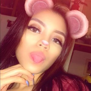 Meet your Posher, Debora